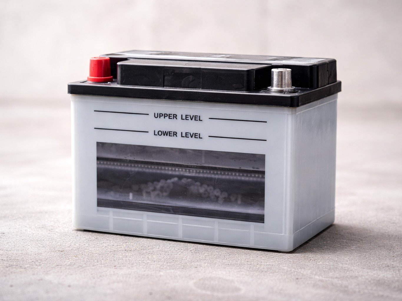 Losse auto-accu met plus- en minpool